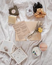 Load image into Gallery viewer, Live Life in Full Bloom Gift Box